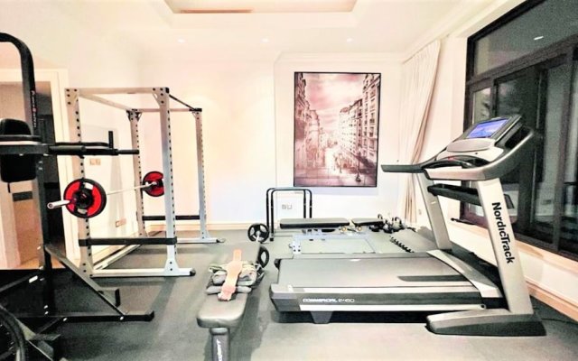 Seaview Penthouse with Private Gym & Outdoor Pool