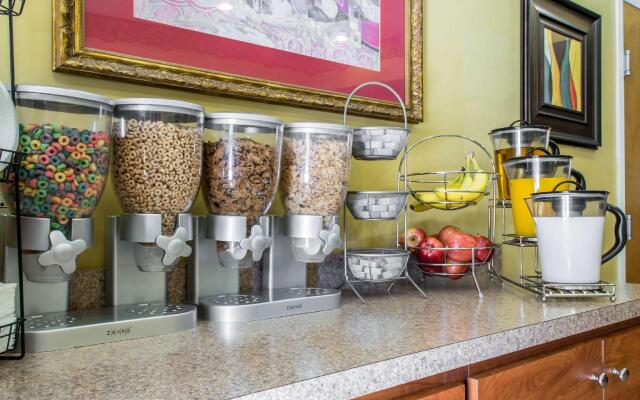 Econo Lodge Louisville Airport