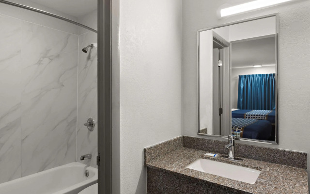 Rodeway Inn Commerce