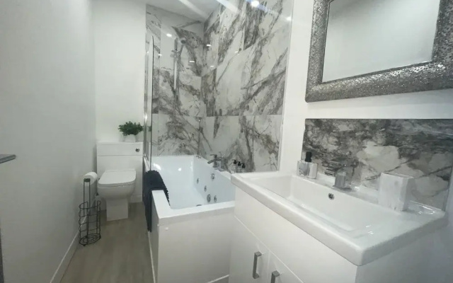 Osborne Luxury Hot Tub and Jacuzzi Suites