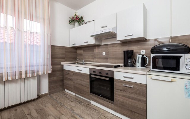 Stunning Home in Rab With Wifi and 4 Bedrooms