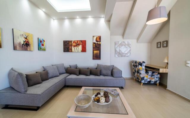 Thomas House Hersonissos - Private Pool - Sleeps 6