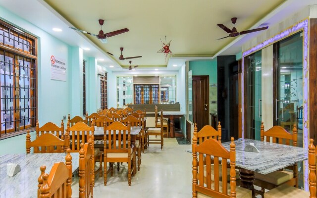 OYO 14779 Meera Motels & Residency