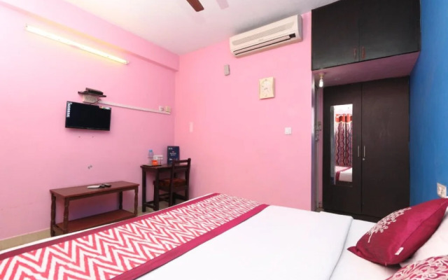 Lloyds Nest by OYO Rooms