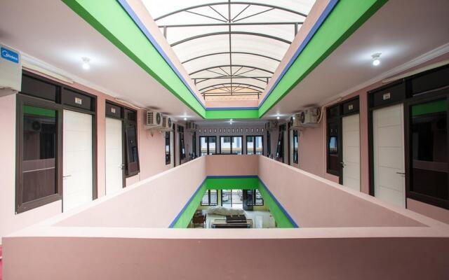 RedDoorz near Petra University 2