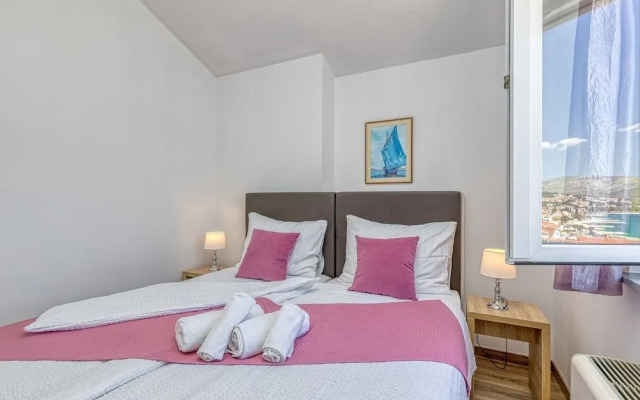 Seaview Apartment Mihaela