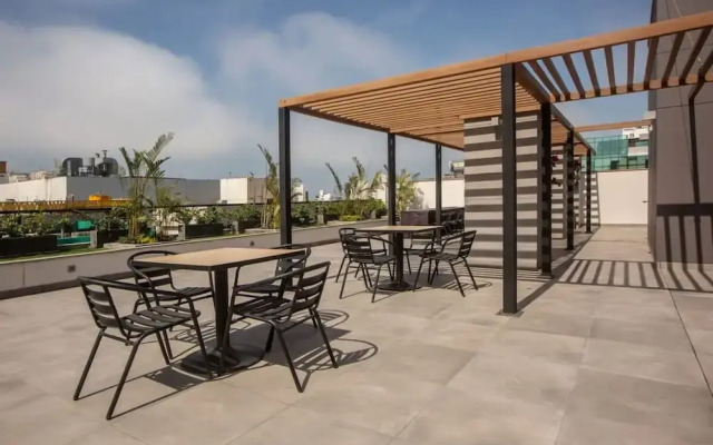 w Elegant 2BR in the Heart of Miraflores