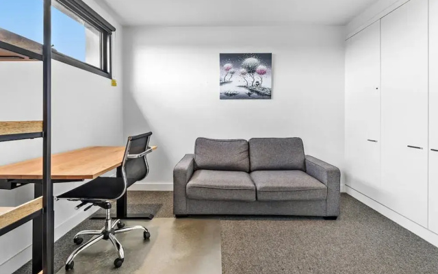 Pristine 1-bed Apartment Near Local Cafes