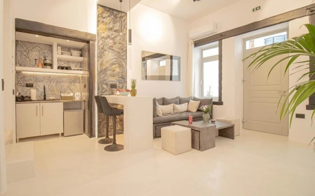 CAPRI Downtown Rooms