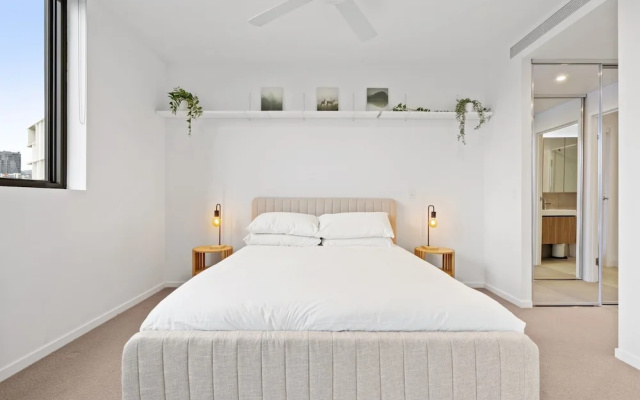 Spacious West End Apartment With Pool & BBQ Access – Guest Rooms – Brisbane