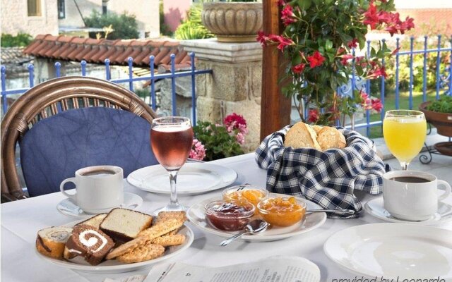 Stratos Hotel