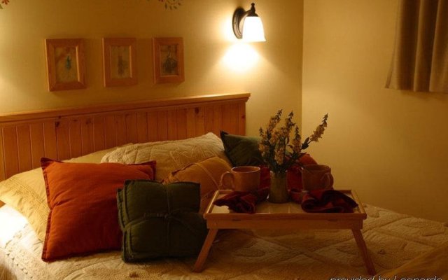 L`Hotel Du Lac - 1 Bedroom (1 Queen / King Bed + 1 Sofa Bed)
