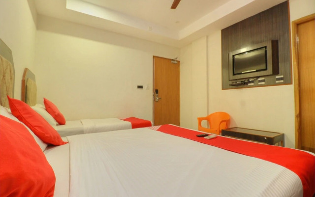OYO 15948 Hotel Srees