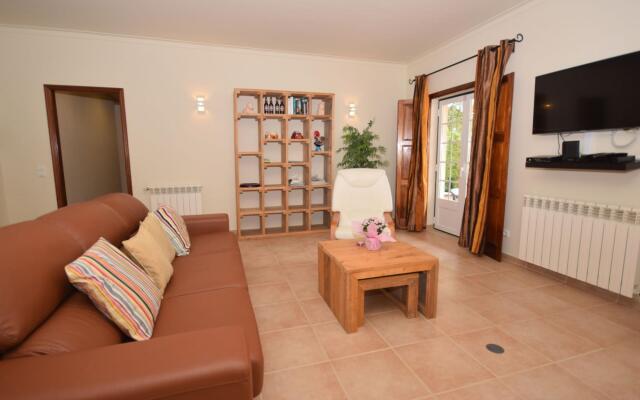Luxurious Villa in Caldas da Rainha With Pool