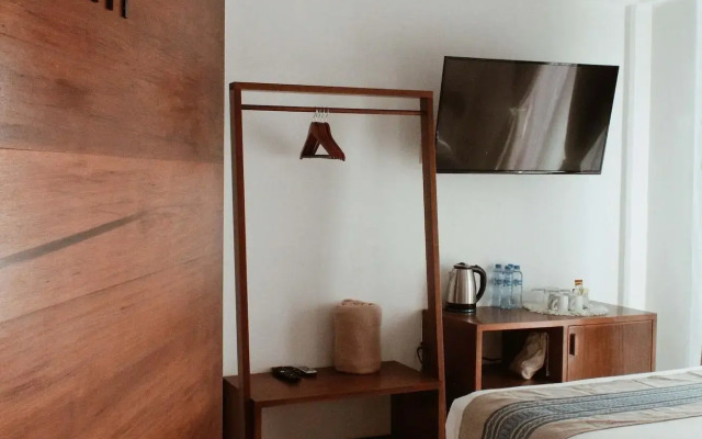 Noah Beach Hotel & Suites