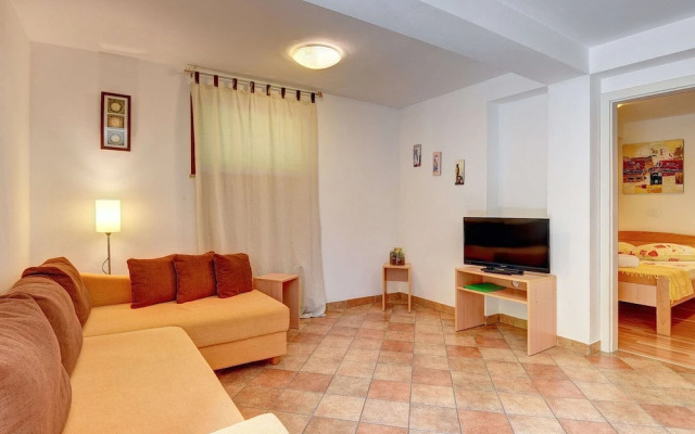 Spacious Home With Private Terrace and Garden