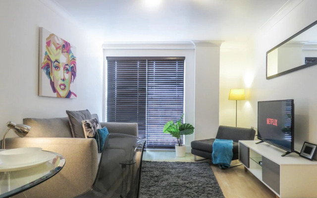 Tudors eSuites Birmingham Canalside Apartments