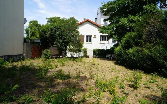 Very Beautiful House With Garden in Puteaux