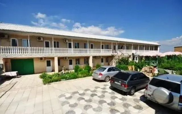 Kazantip Z Aliens Hotel