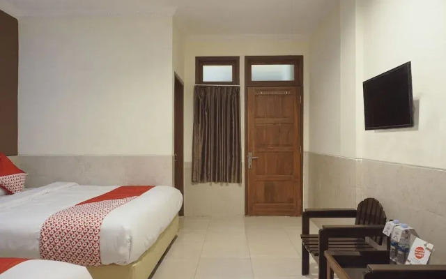 OYO 693 Hotel Safara