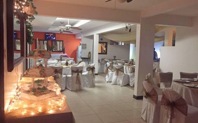 Maracas Inn