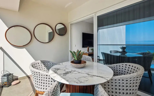 Oceanfront 1BR with Balcony & Pool
