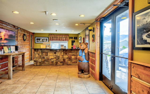 Travelodge by Wyndham Gardiner Yellowstone Park North