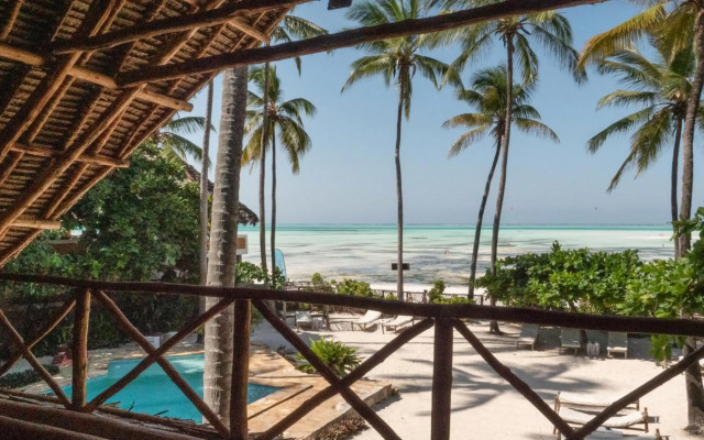 Raha Lodge