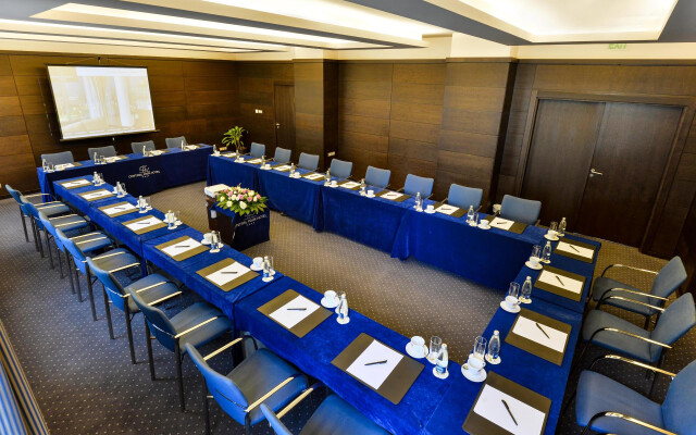 Rosslyn Central Park Hotel