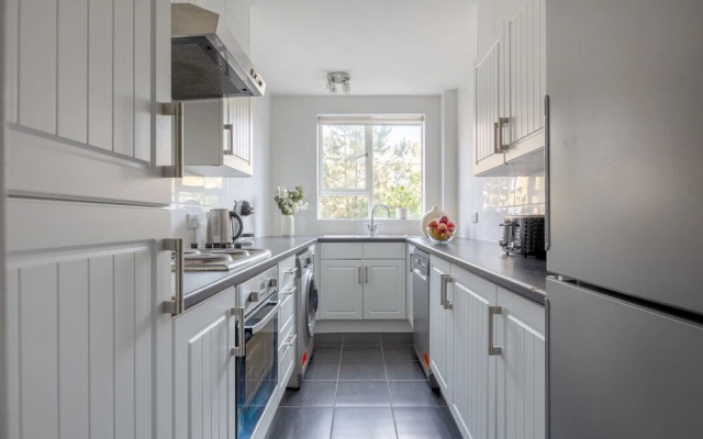 Elegant & Airy 2BR near Regents Park