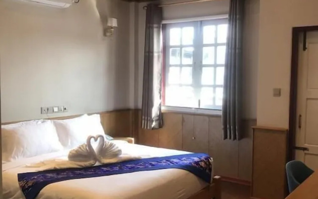 Silver Lake Hotel