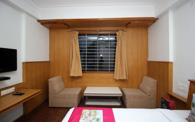 OYO 8646 Hotel Pioneer