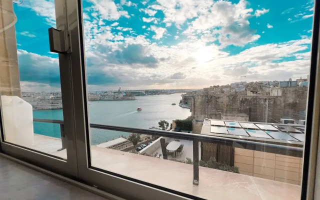 Harbour View Spacious 2BR Apartment