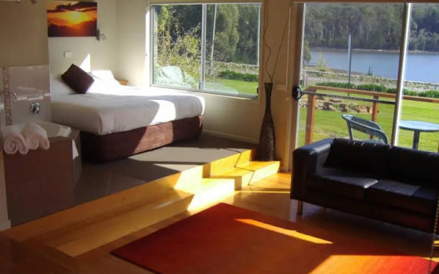 Little Norfolk Bay Events and Chalets