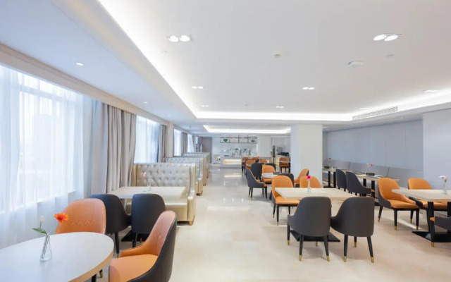 Vienna International Hotel (Wuhan Miaoshan Institute of Technology)