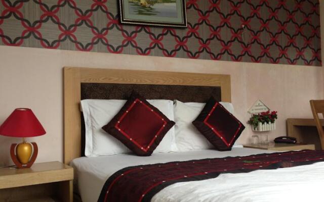 Red Hotel