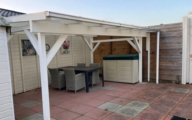 Spacious Bungalow With Roofed Terrace