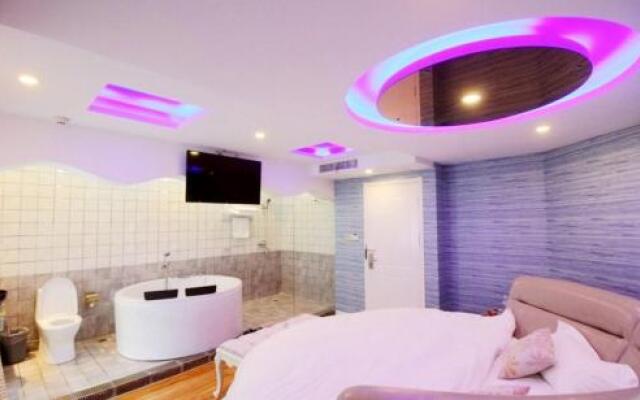 Qingdao 7 Nights Hotel