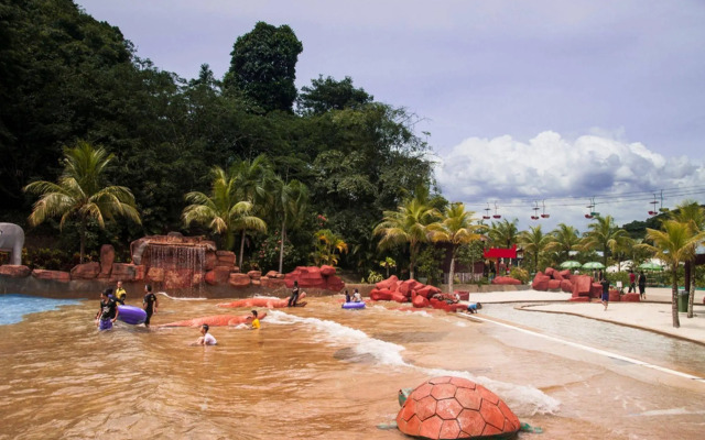 Bukit Merah Laketown Resort
