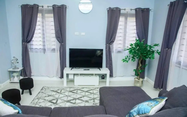 Montana Villa-ochorios-sleeps6-aircon-pool-tv-wifi