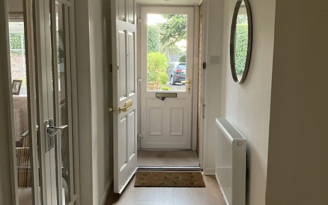 Stunning 2 Bed Bungalow in Liverpool Leafy Suburb