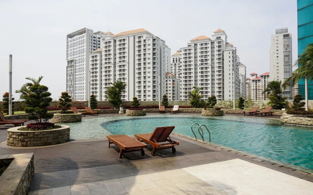 Modern 1BR Apartment at Central Park Residence By Travelio