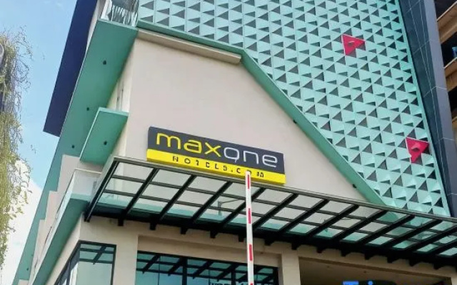 MaxOneHotels @ Kota Harapan Indah – Exterior – Jakarta