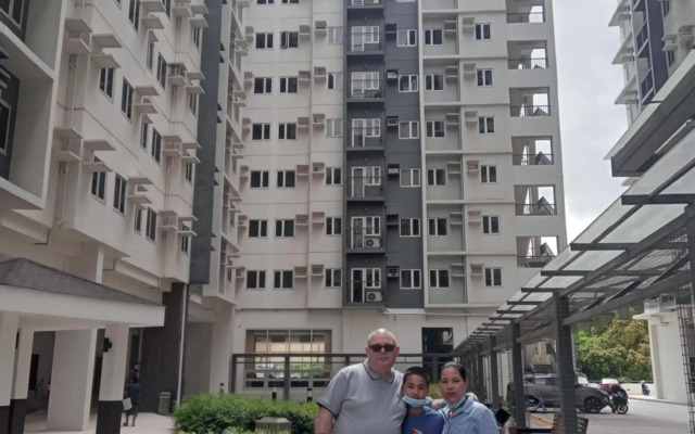 Family freindly 2 bedroom condo at Vine Residences