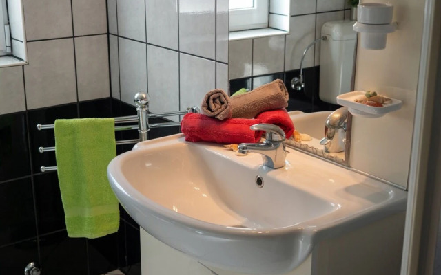 Suzy - 80m From the sea - A2 Četvorka