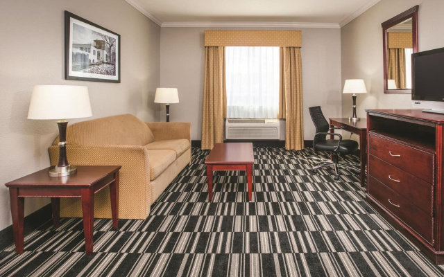 La Quinta Inn & Suites by Wyndham Dallas South-DeSoto