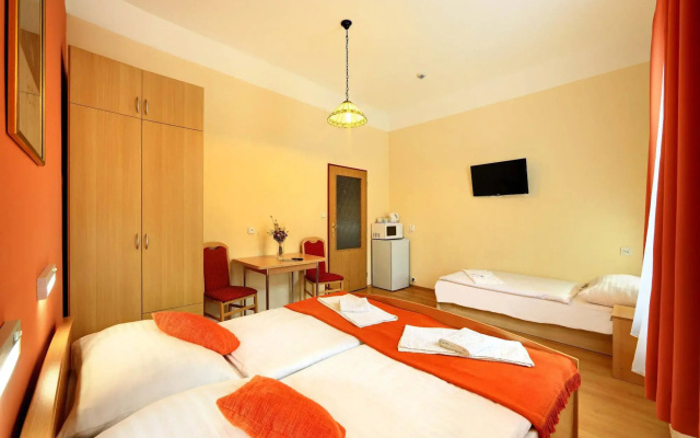 Hotel Golden City Garni