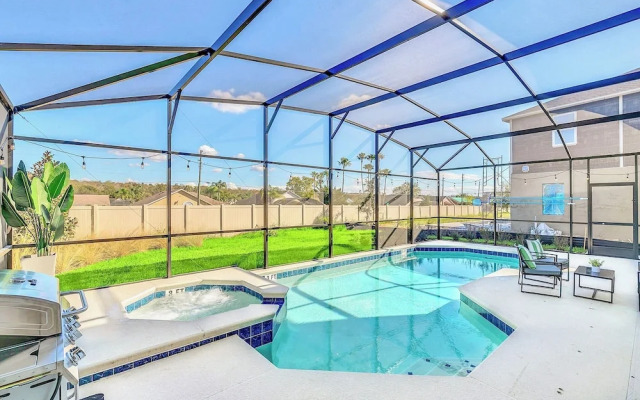 UpstaySleeps20ThemeRoomsPoolHotTubTheatr