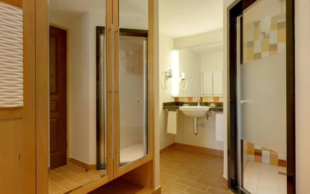 Robinson Camyuva - Adults only