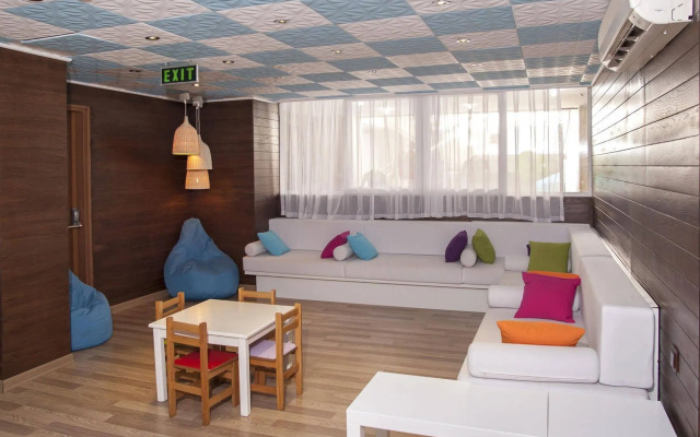 Seven Seas Hotel Blue